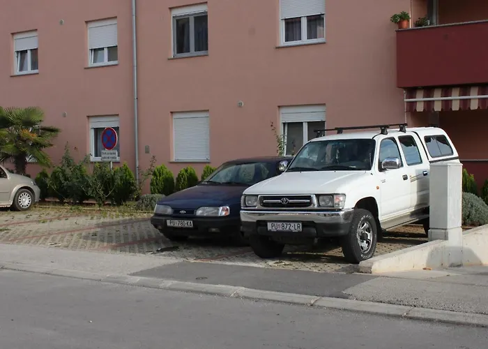 With A Parking Space - 7340 Πούλα